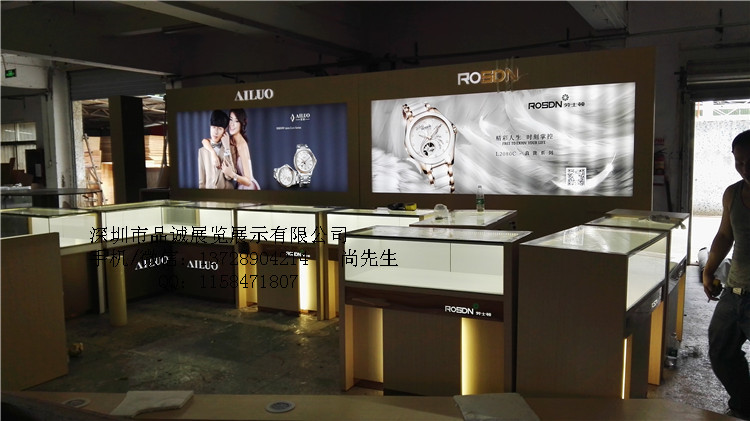木质烤漆展柜.jpg