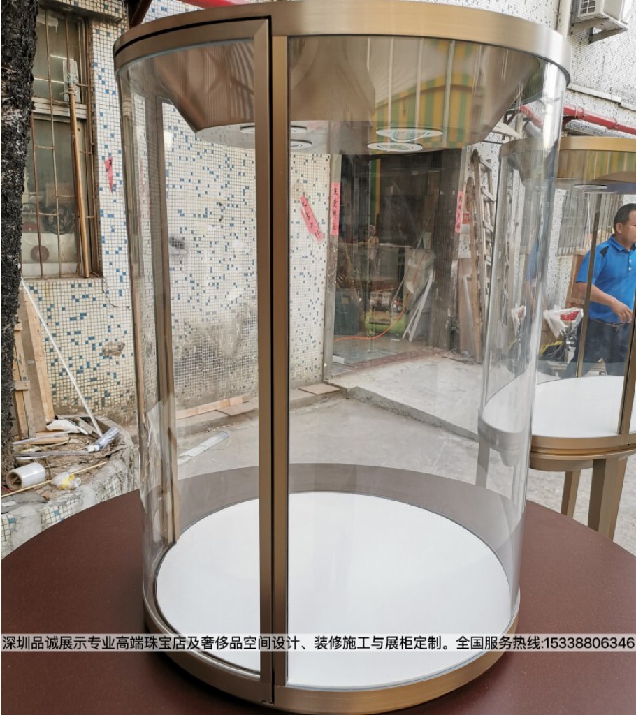 深圳品诚展示展览高端圆柱型玻璃珠宝陈列柜设计效果3.jpg