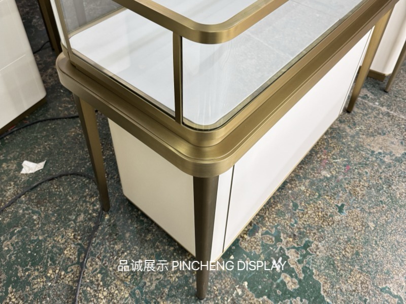 珠宝展柜定做效果，深圳品诚展示2.jpg
