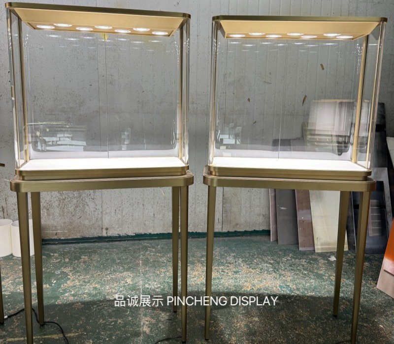 珠宝柜台定做效果，深圳品诚展示.jpg