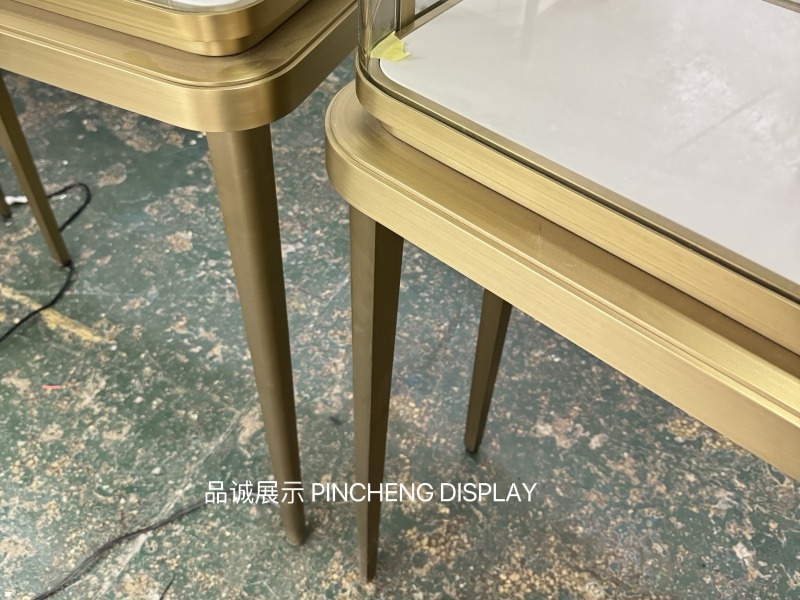 珠宝展柜定做效果，深圳品诚展示25.jpg
