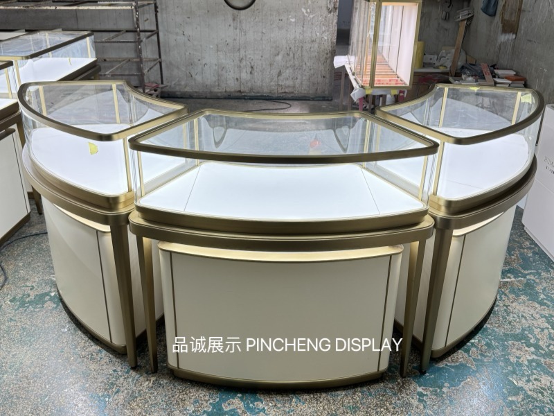 珠宝展柜定做效果，深圳品诚展示.jpg