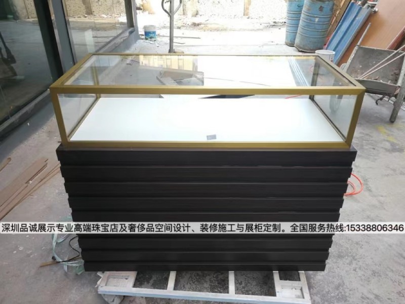 汕头珠宝翡翠店展柜设计定制